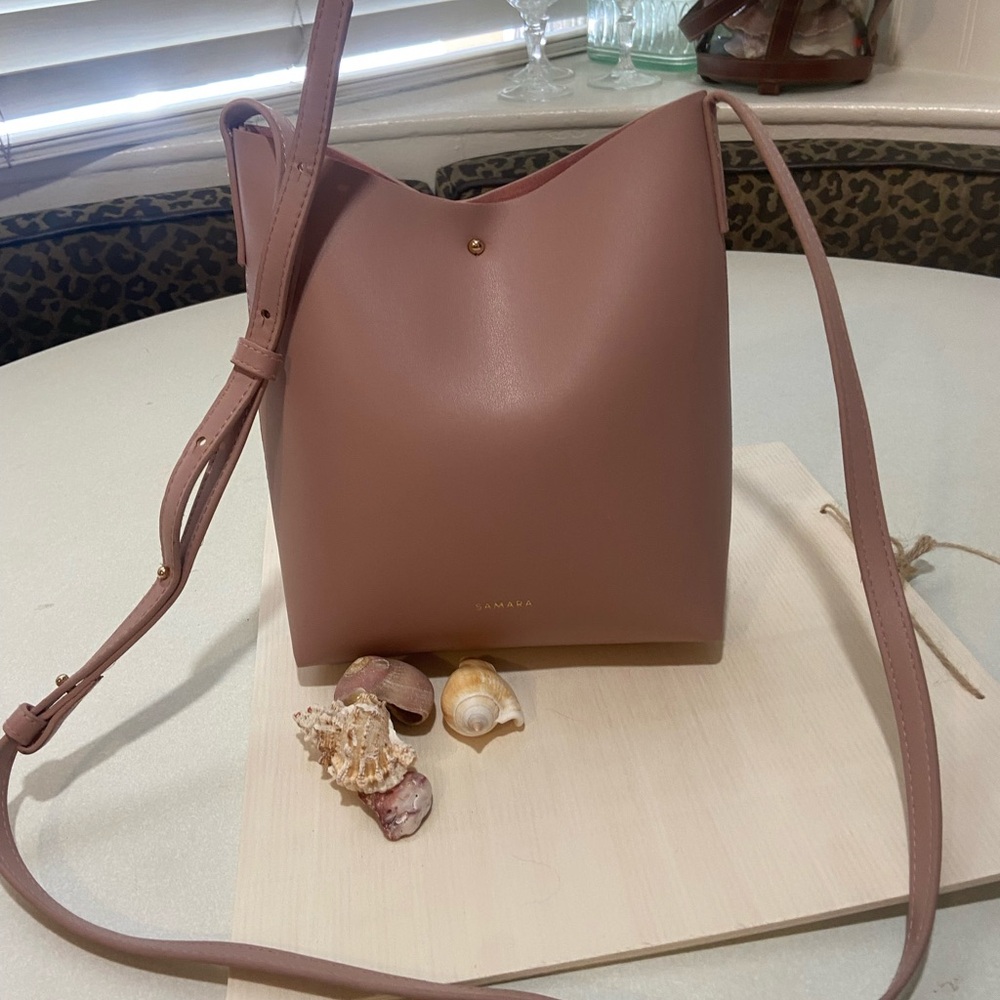 Elegant Pink Crossbody Bag with Quality Craftsmanship